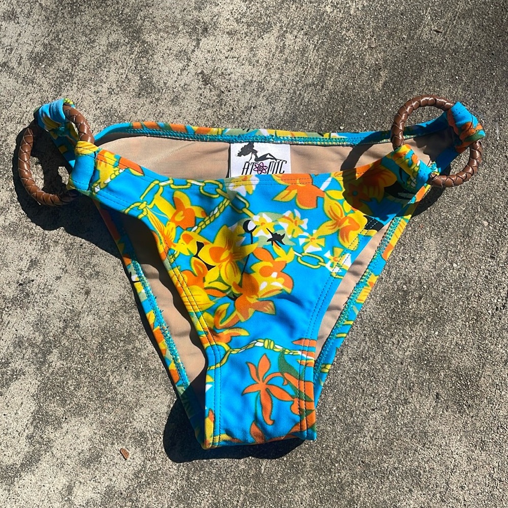 Atomic Small Swim bottoms nwt tropical printed NWT teal leaf tucan
